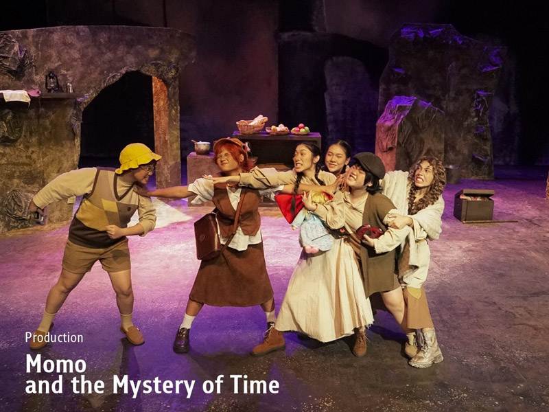 ผลงานการละคอนนิพนธ์ 2567: Momo and the Mystery of Time – มธ. สาขาการละคอน