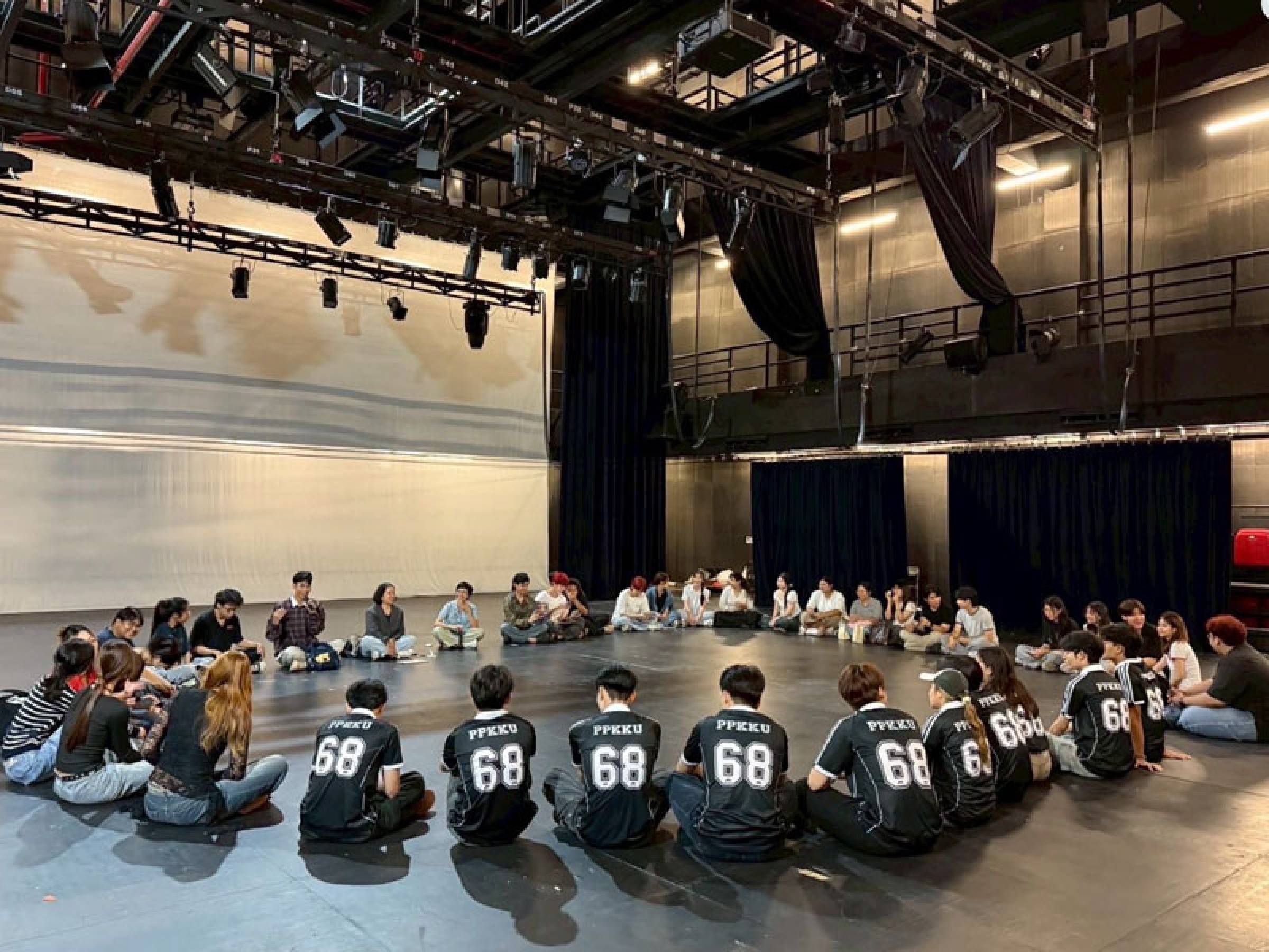 การอบรมเชิงปฏิบัติการกระบวนการคิดเพื่อการออกแบบสำหรับการแสดงจากปร